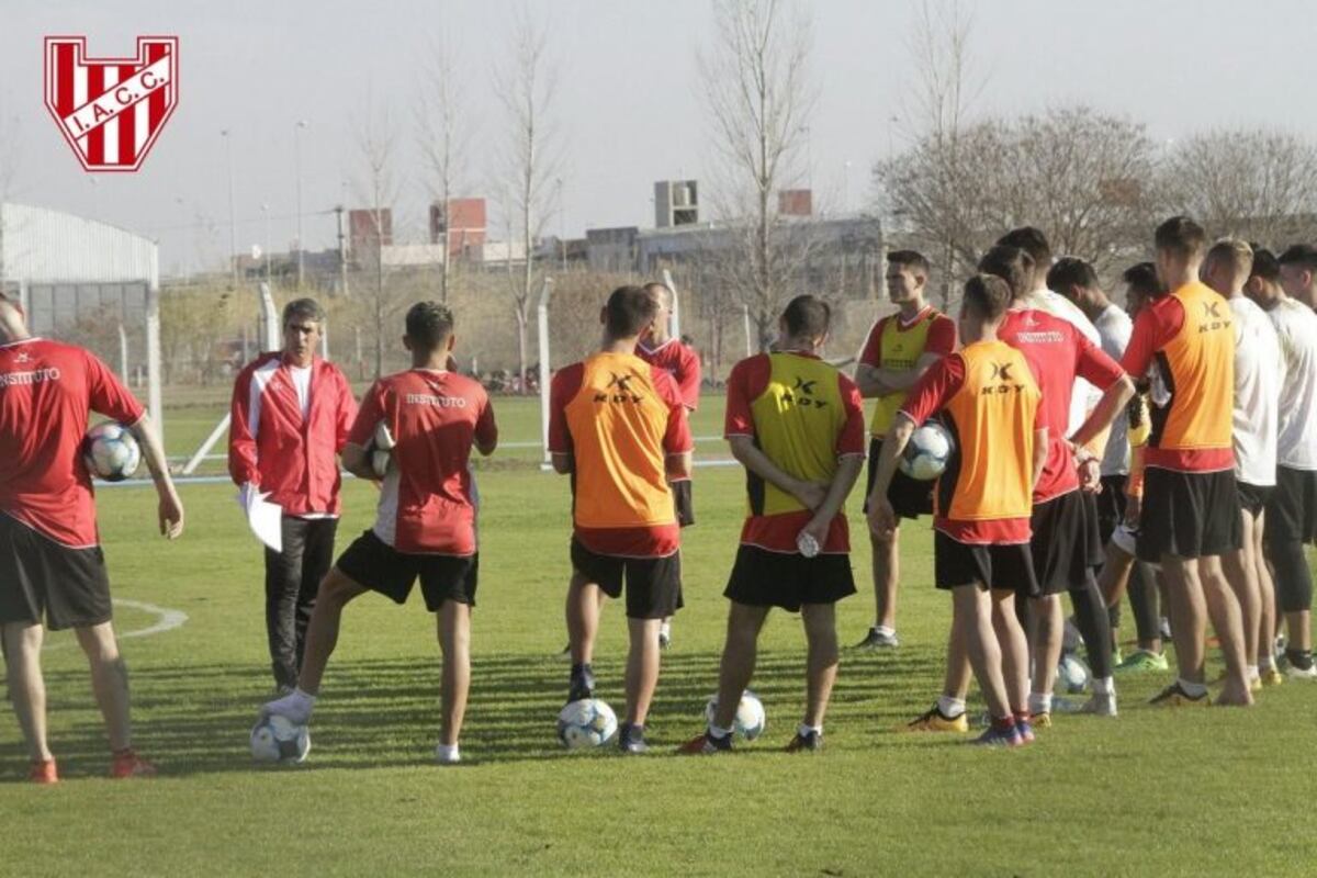 Gabriel Gómez pondrá en cancha un equipo que se parece mucho al que debutará en la B Nacional\u002E