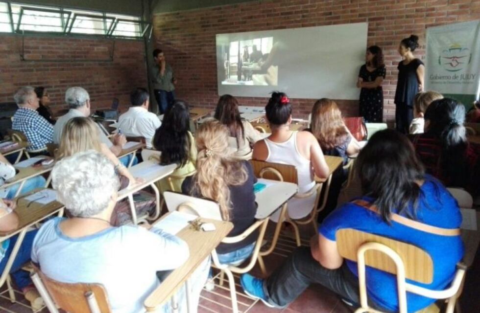 Fuerte apoyo de la Municipalidad de Perico a estudiantes universitarios