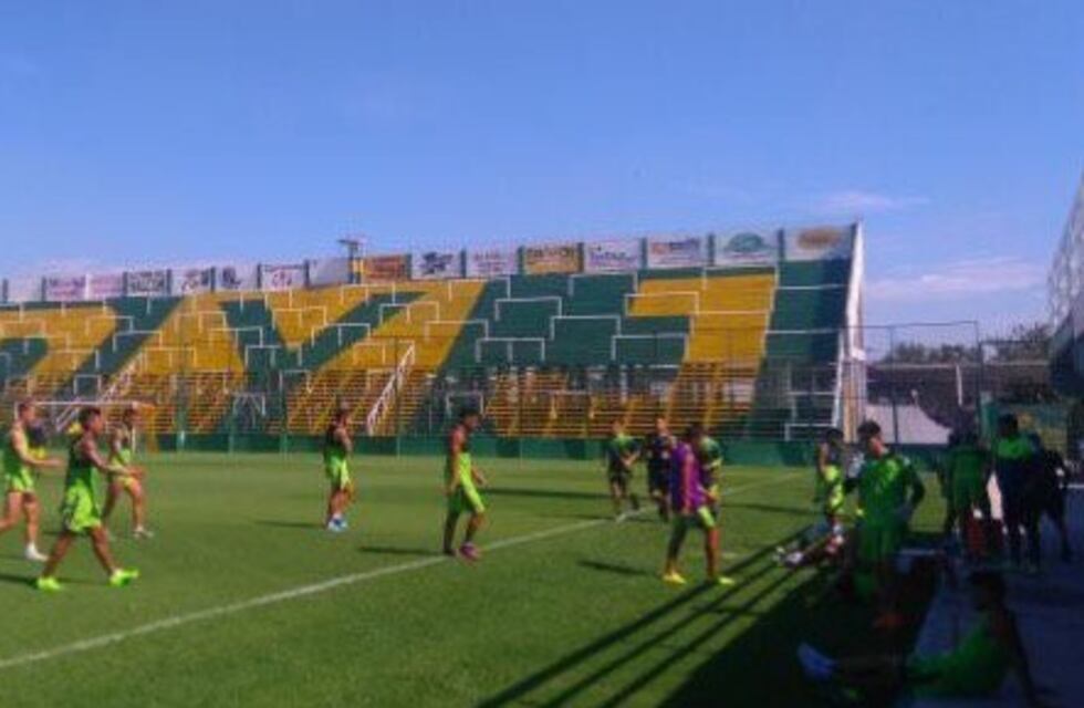 Violento asalto al plantel de Defensa y Justicia: se llevaron un auto de alta gama