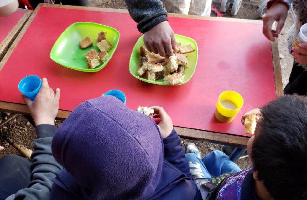 Una mendocina pide de regalo de cumpleaños donaciones para un merendero del barrio La Gloria