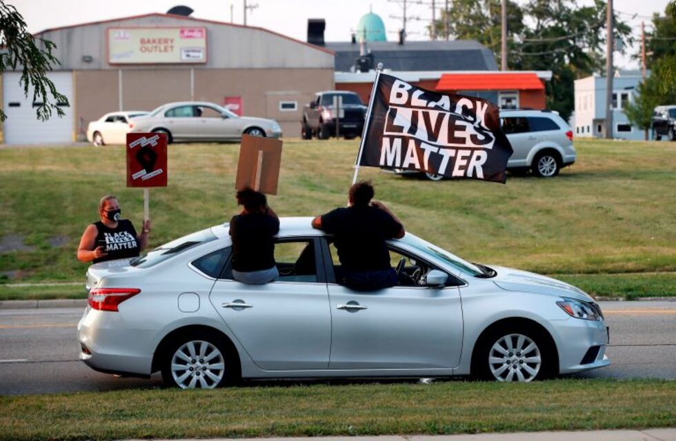 Protestas, ira y toque de queda tras un nuevo caso de racismo y brutalidad policial en Estados Unidos
