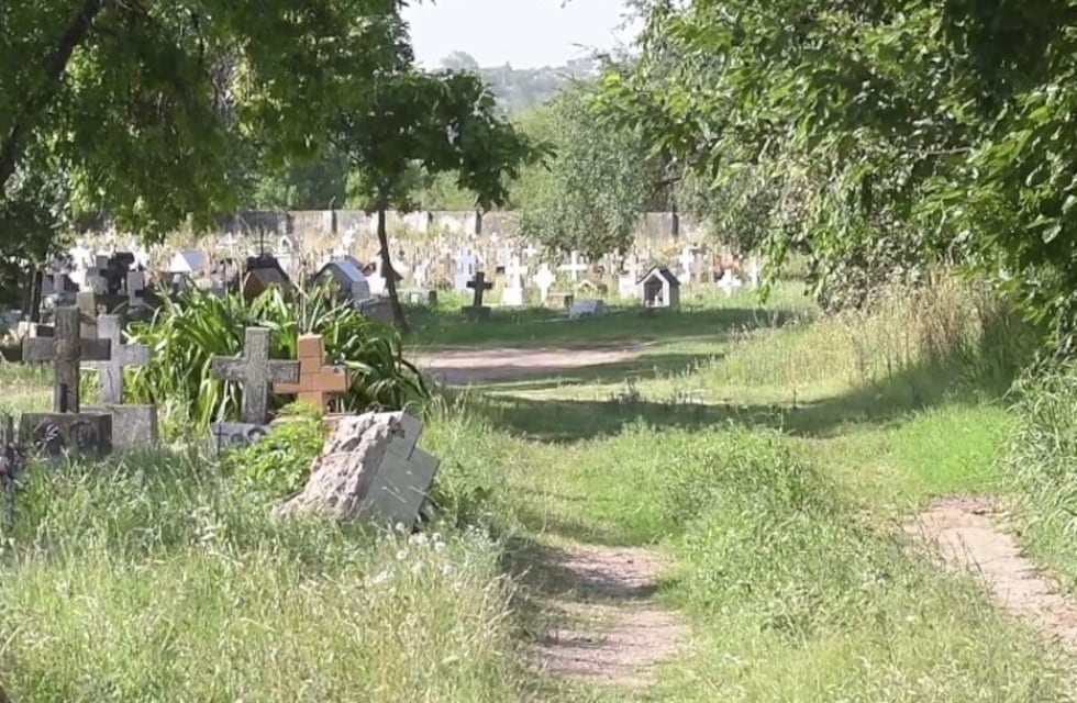 Descubren cuerpos enterrados en fosas comunes del cementerio cordobés de San Vicente