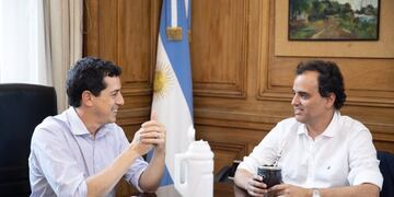 Wado De Pedro junto al intendente de Río Cuarto\u002E