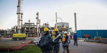 Bomberos de Neuquén se capacitaron en manejo de materiales peligrosos en YPF\u002E