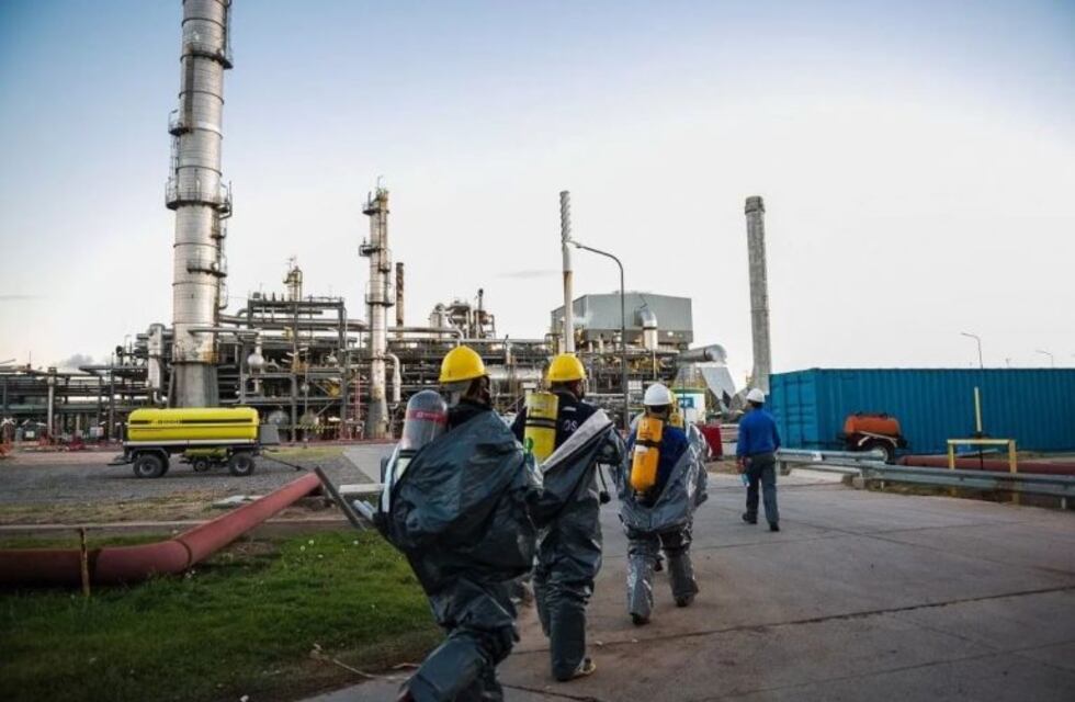 Bomberos de Neuquén se capacitaron en manejo de materiales peligrosos en YPF