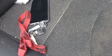 Gendarmería interceptó en Uriburu y Pueyrredón un Peugeot 408 en el que un sujeto hacía delivery de cocaína\u002E (Twitter)