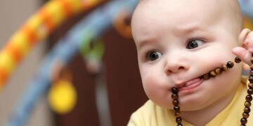 Cómo actuar si los niños se llevan objetos a la boca, nariz u oídos\u002E