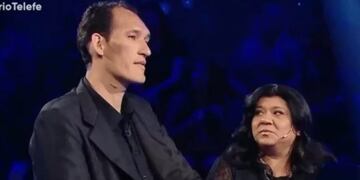 Sergio y su esposa blanca en el programa de Telefé donde su historia se conoció en todo el país\u002E