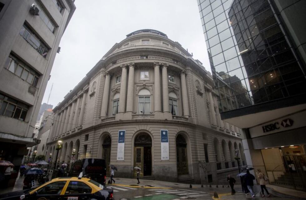 Por el salto del dólar, el rojo del intercambio comercial duplicó al del 2017