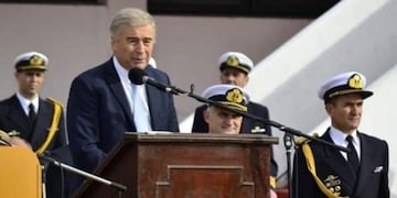 Ministro Oscar Aguad en el Día de la Armada