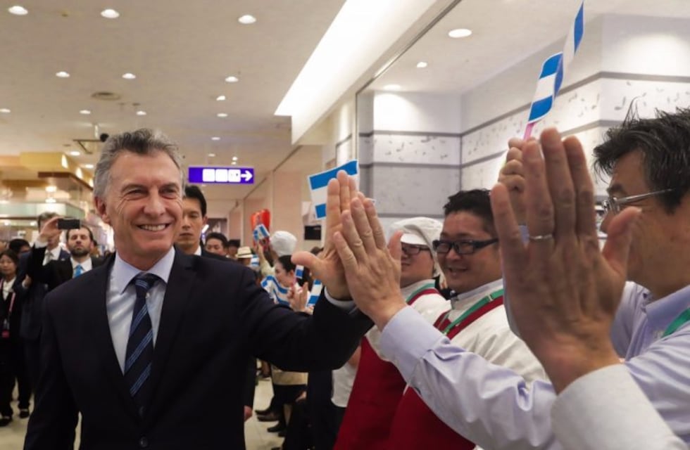 Mauricio Macri llegó a Japón y visitó un supermercado que vende carne argentina