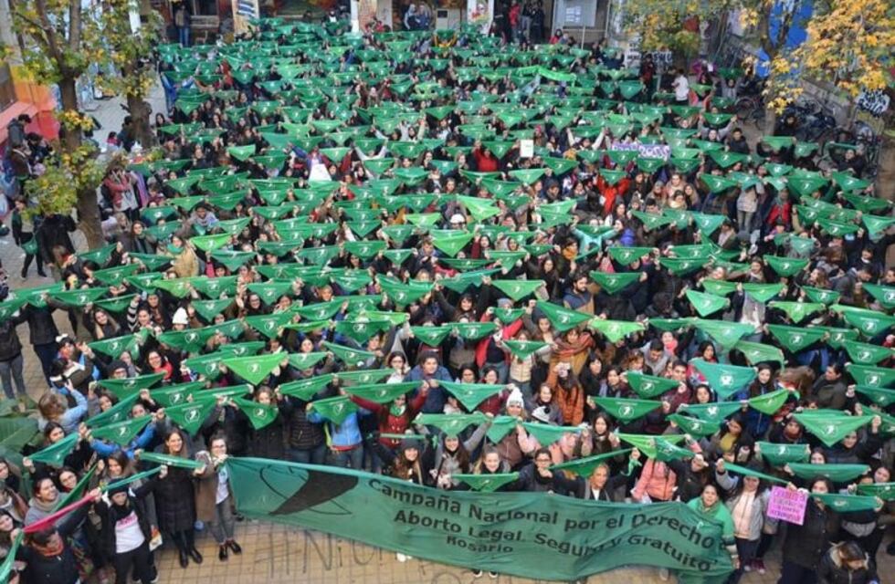 Estudiantes coparon Humanidades para seguir el debate sobre el aborto