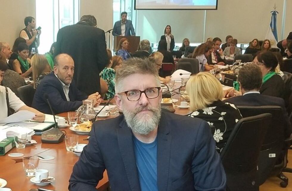 La lista de oradores que hablarán a favor y en contra del aborto