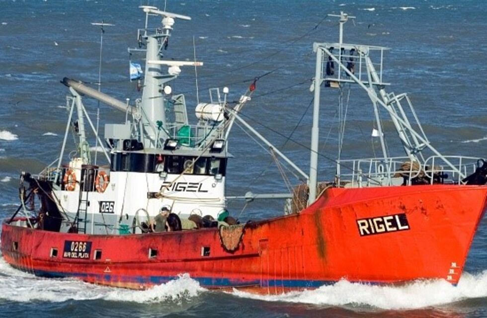 Autorizaron el descenso de buzos para retirar las víctimas del hundimiento del Rigel