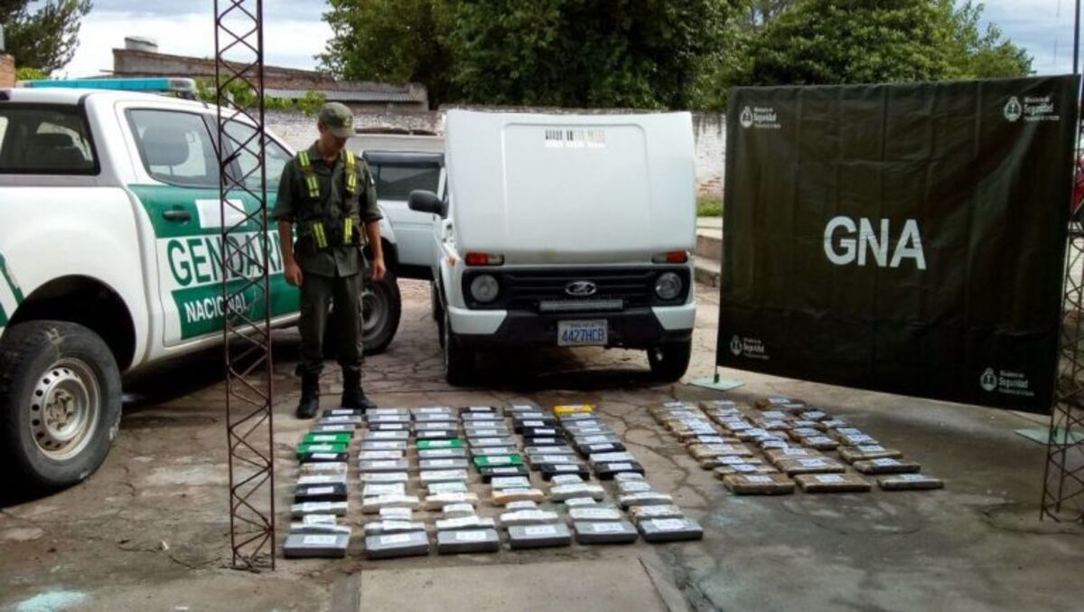 En el operativo, unos 74 kilos de cocaína y 23 de marihuana fueron incautados por personal de Gendarmería Nacional\u002E