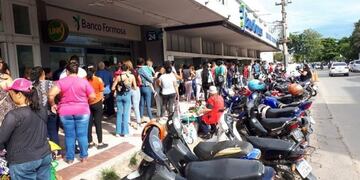 Miles de beneficiarios sufrieron descuentos en el pago del bono extraordinario