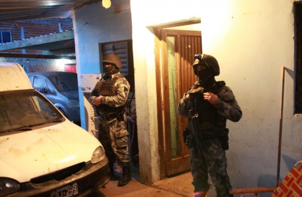 Detenidos y secuestro de armas, municiones y estupefacientes en Baigorria