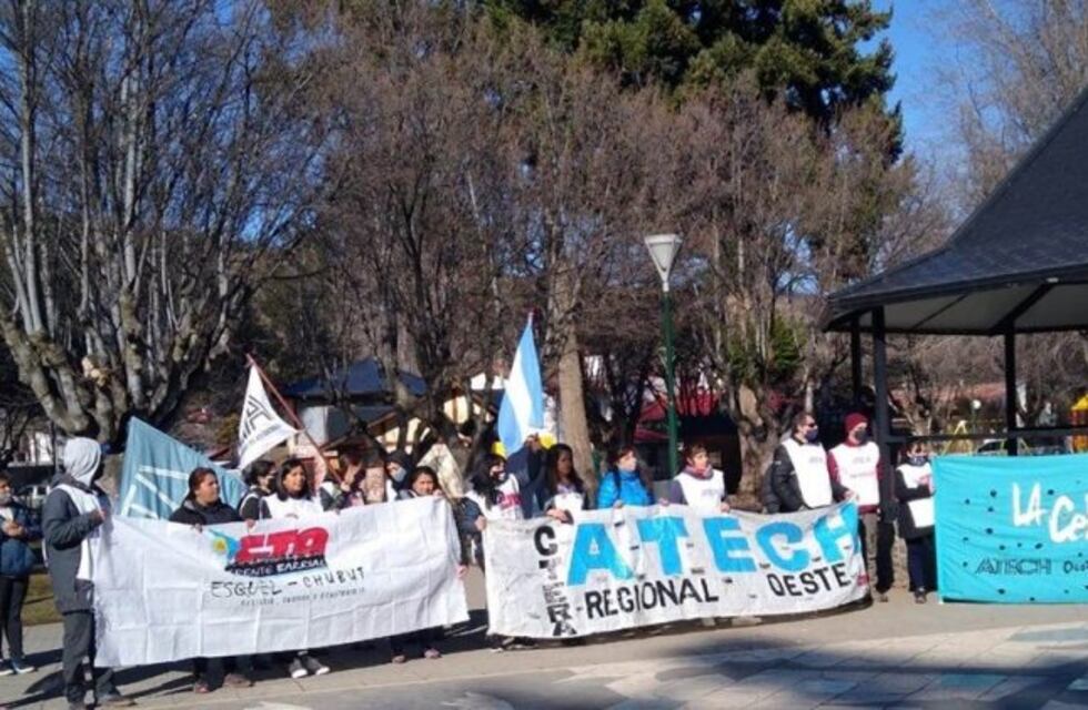 Estatales volvieron a marchar por el centro de Esquel