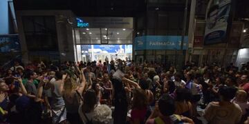 El Patio Olmos cambio de colores en el festejo, en este caso del Frente de Todos\u002E