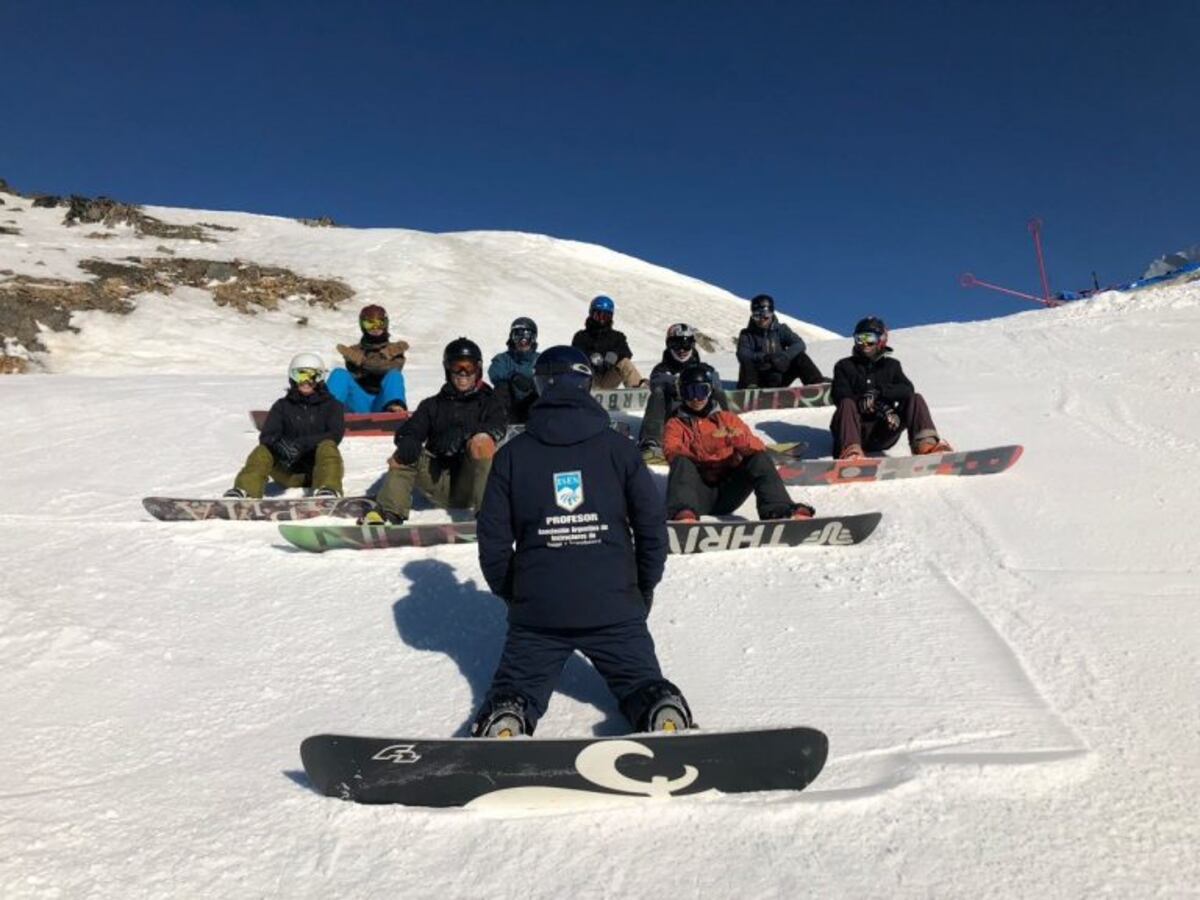 Instructores de esquí de Bariloche reconocen que por el coronavirus "la temporada ya fue"