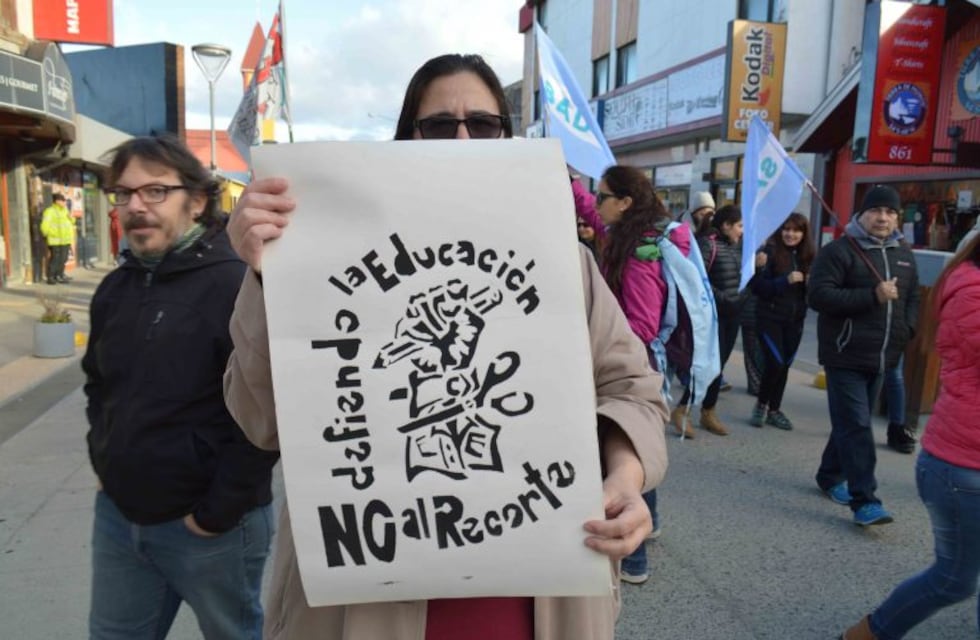 Hoy no comenzarán las clases en Tierra del Fuego, SUTEF convocó a paro general