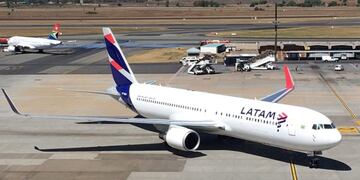 26/01/2017 Aviones de LATAM Airlines ECONOMIA LATAM AIRLINES