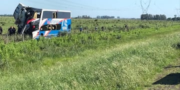 Accidente Ruta Nacional Nº14\nCrédito: Bomberos Ceibas