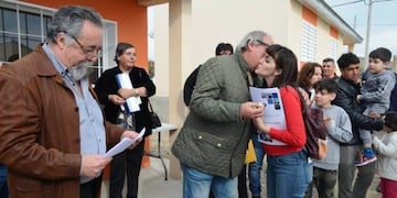 En medio del conflicto, el Gobierno Provincial entregó viviendas en Comodoro