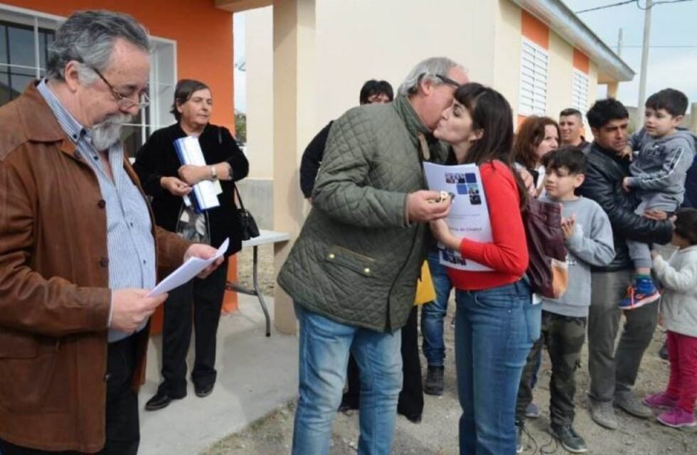 En medio del conflicto, el Gobierno Provincial entregó viviendas en Comodoro