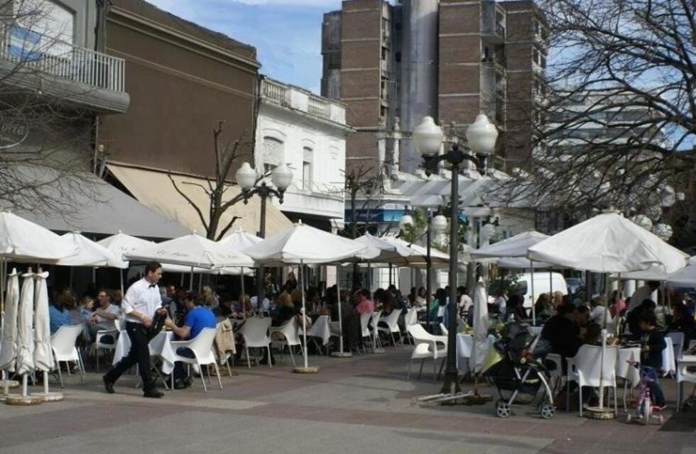 Evalúan un proyecto para reconvertir la única cuadra peatonal sobre calle Mitre