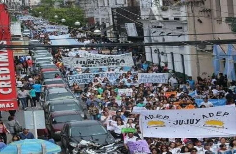ADEP y CEDEMS adhieren al paro nacional del martes