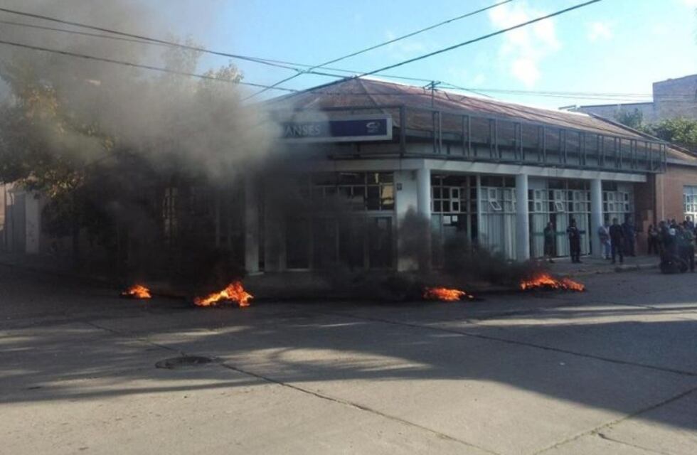 Ex empleados de Somisa se manifestaron frente a la ANSES por la regularización de sus jubilaciones