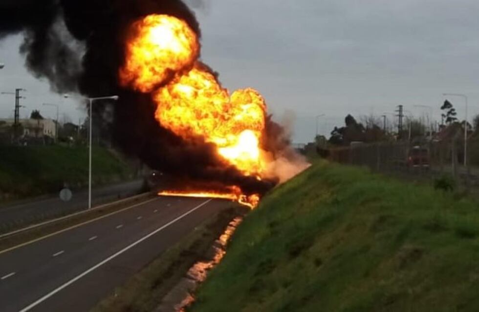 Explotó camión con combustible