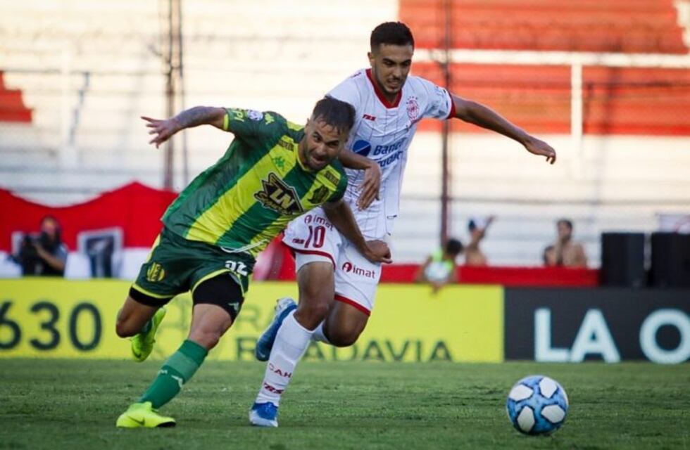 Aldosivi venció 2-0 a Huracán y salió de la zona de descenso