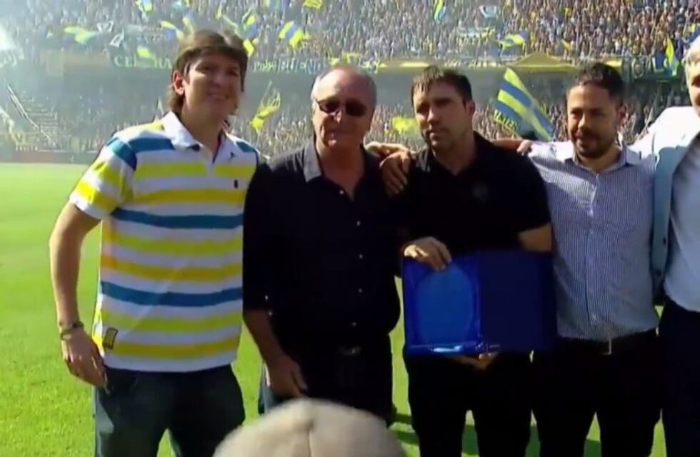 Mimos para todos: Central distinguió a Coudet y a dos ex canallas antes de jugar con Racing