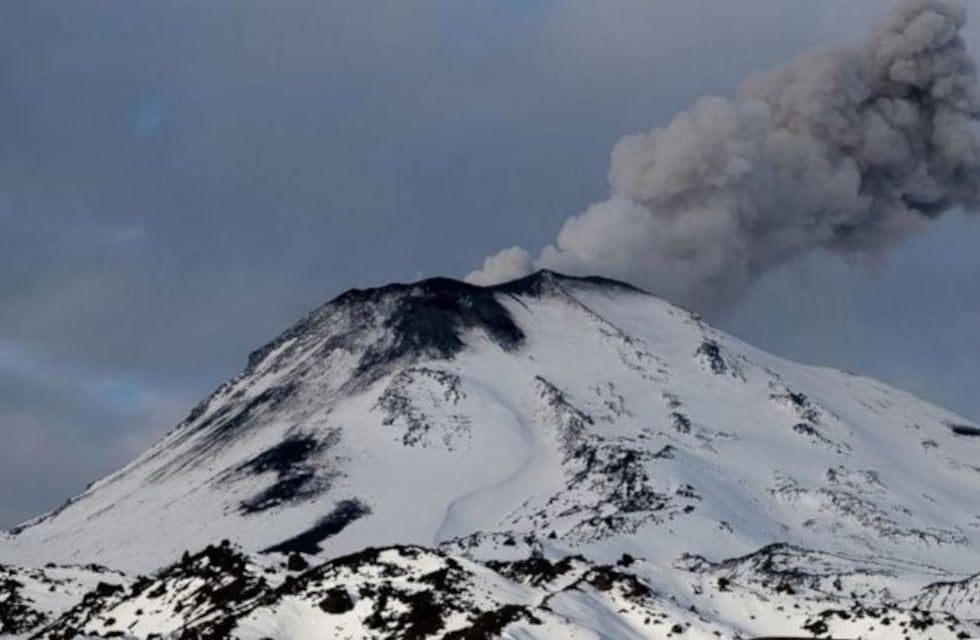Alerta amarilla por un volcán que se activó cerca de Mendoza