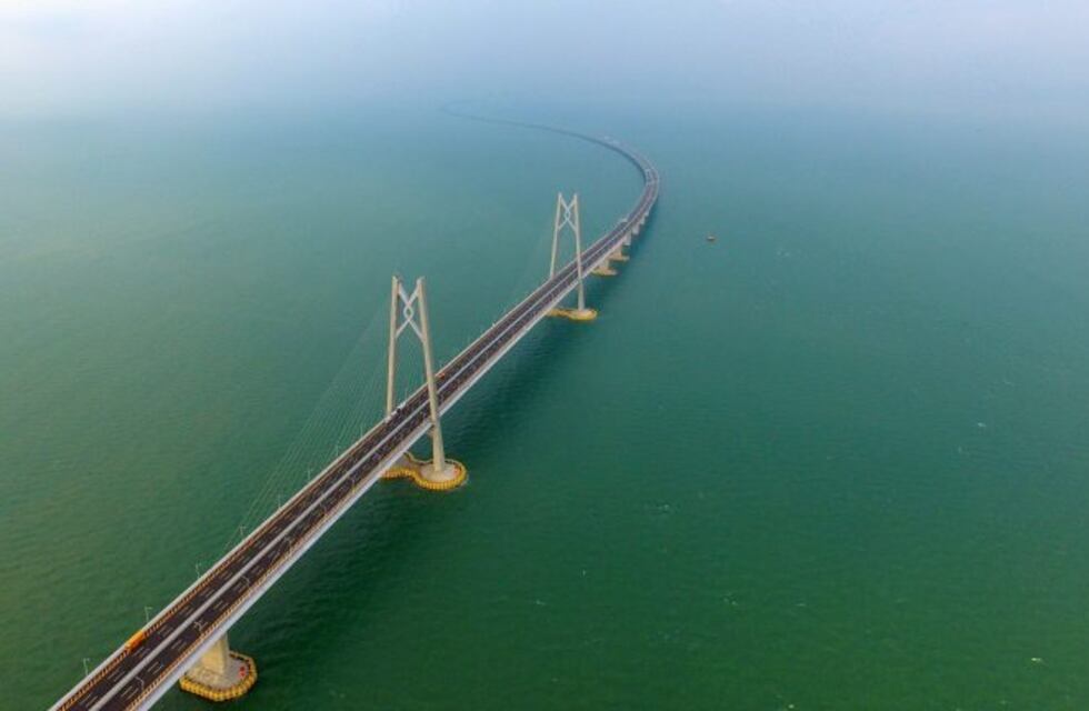 China inauguró el puente sobre el mar más largo del mundo