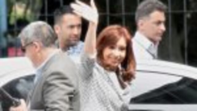 DYN02, BUENOS AIRES, 05/12/2016, LA EX PRESIDENTA CRISTINA FERNANDEZ LLEGA A LOS TRIBUNALES DE COMODORO PY, PATA DECLARAR COMO TESTIGO EN LA CAUSA AMIA. FOTO:DYN/LUCIANO THIEBERGER. buenos aires cristina fernandez de kirchner expresidenta en tribunales ju