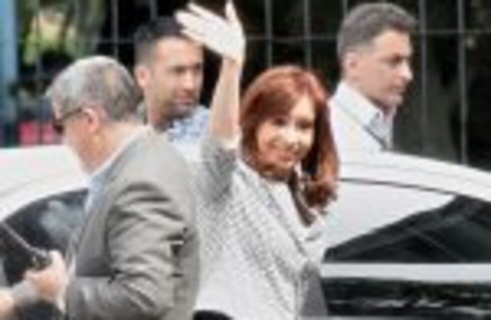 Cristina Kirchner denunció "hostigamiento" porque el Gobierno decidió que su custodia viajara sin armas a Brasil