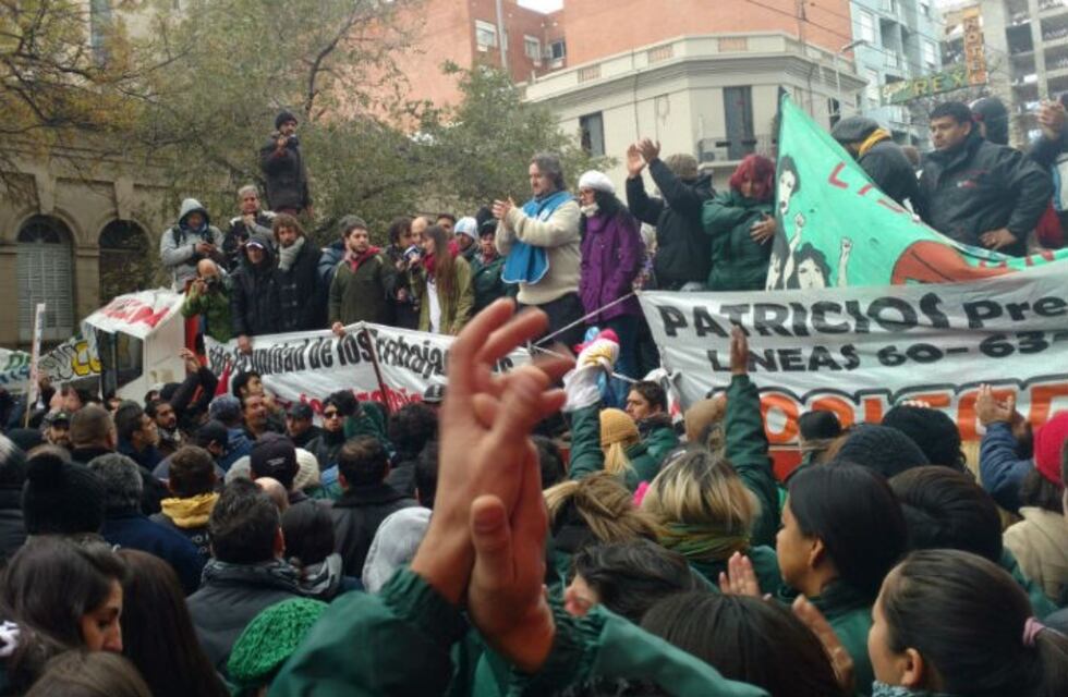 Marcha, acto y piquete de los gremios frente a la UTA
