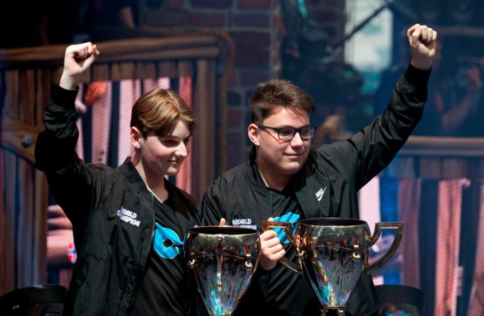 Dos chicos de 16 años se convirtieron en millonarios al coronarse campeones del mundo en Fortnite