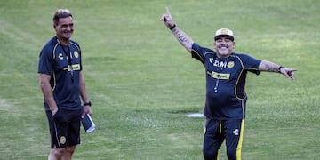 Crece el rumor sobre el arribo de Maradona a Gimnasia y estallaron los memes en las redes