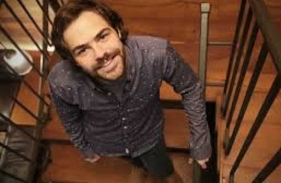 Peter Lanzani, de 4x4 a un ping pong "todo terreno"