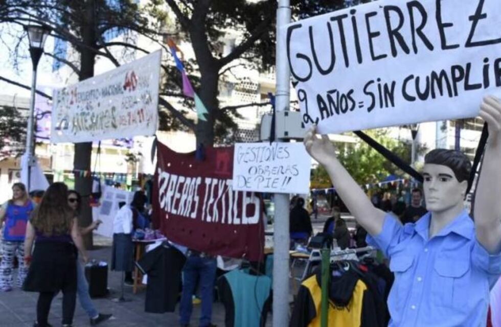Neuquén: textiles realizan un "maquinazo" en el centro de la ciudad