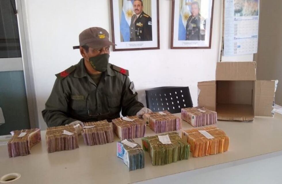 Un camionero de Ruiz de Montoya, llevaba 2,5 millones de pesos en efectivo sin documentación