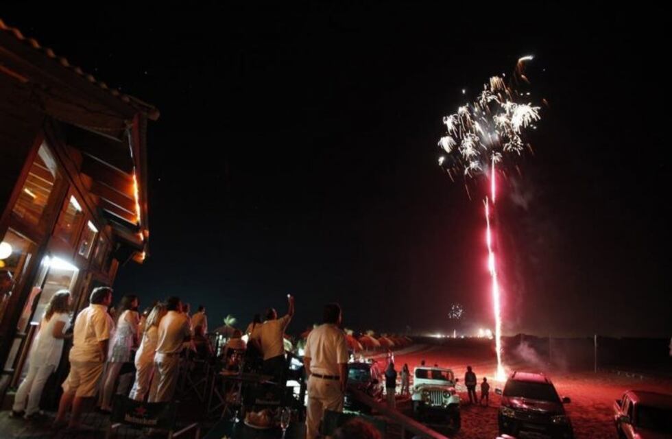 Autorizaron el regreso de los fuegos artificiales a las playas de Pinamar