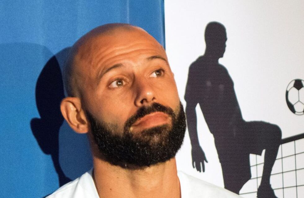 Una modelo argentina acusó a Mascherano de haberla tratado mal cuando le pidió una foto