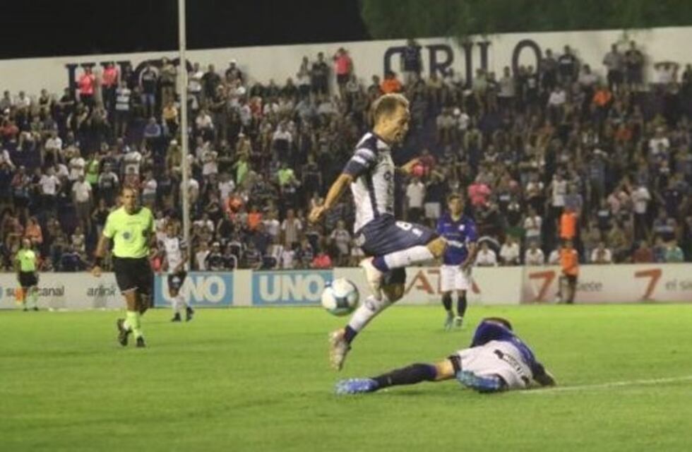 Independiente Rivadavia perdió en casa y se hunde en la tabla