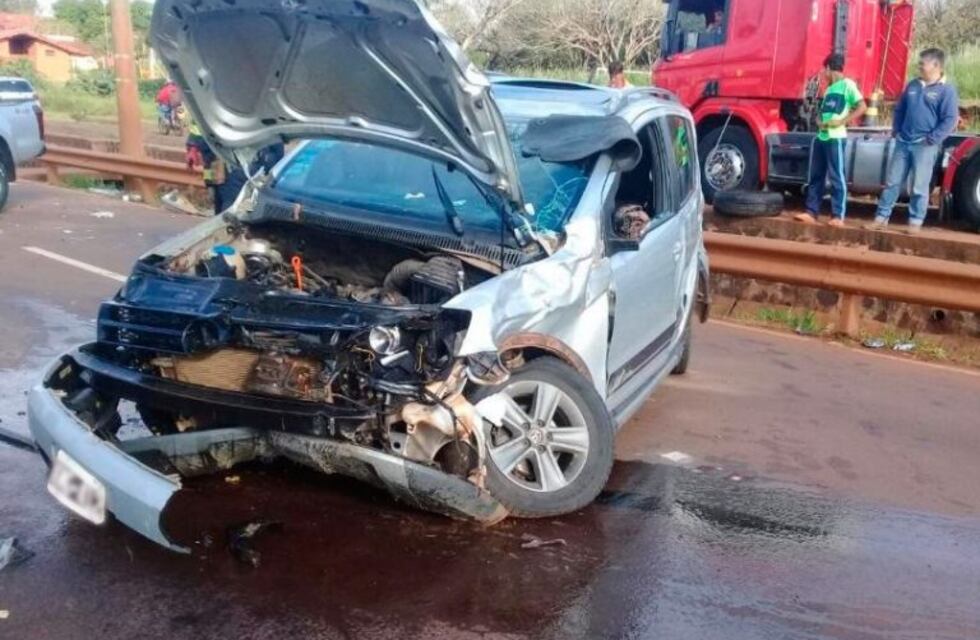 Una argentina herida en choque y vuelco en Paraguay