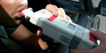 Lo detuvieron con casi cuatro veces más del volumen de alcohol permitido\u002E (Archivo)